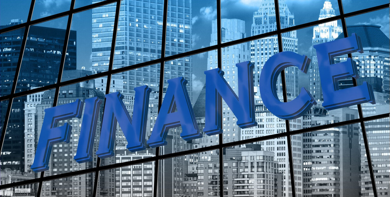 Tema: Danmarks Bedste fondsmæglere, Top 30 – Fondsmæglere fortsætter med at tabe forretning